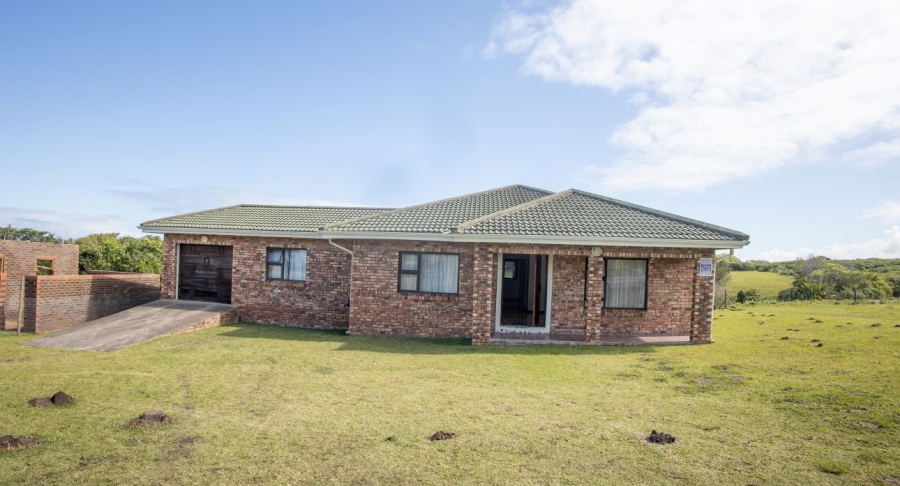 4 Bedroom Property for Sale in Cove Rock Eastern Cape